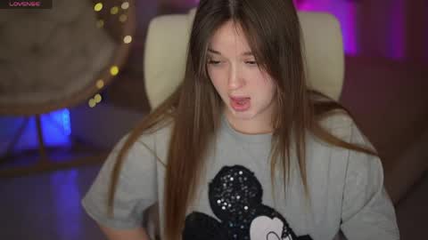 Snapshot of donnalust chatting on April 2026 06:25:01 AM DONNA online show from April 2026 06:25:01 AM