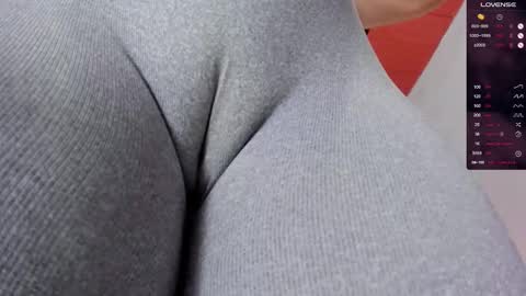 Snapshot of donnapaul_ chatting on October 2025 12:58:01 PM Paula DiazGMT-5 0730 - 1400 online show from October 2025 12:58:01 PM