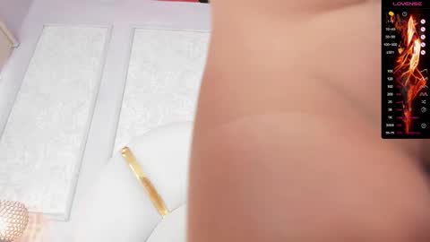 Snapshot of donnapaul_ chatting on October 2025 12:38:02 PM Paula DiazGMT-5 0730 - 1400 online show from October 2025 12:38:02 PM