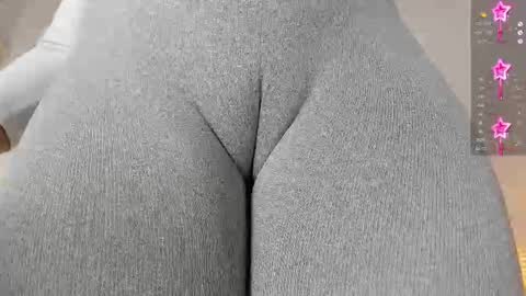 Snapshot of donnapaul_ chatting on November 2025 12:17:01 PM Paula DiazGMT-5 0730 - 1400 online show from November 2025 12:17:01 PM