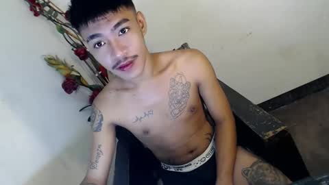 Snapshot of donnie_on_cum chatting on February 2026 09:03:02 PM donnie online show from February 2026 09:03:02 PM