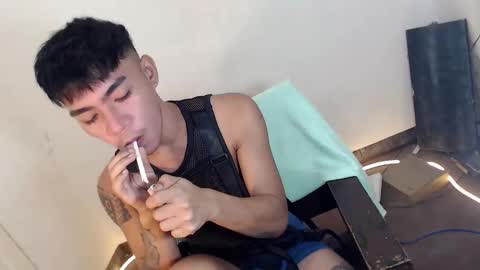 Snapshot of donnie_on_cum chatting on March 2026 12:24:02 PM donnie online show from March 2026 12:24:02 PM