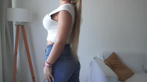 Donatella online show from September 2025 12:05:01 PM