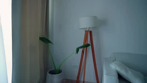 Donatella online show from April 2026 12:00:02 PM