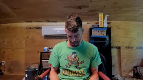 Snapshot of dontjumpoffthebridge chatting on April 2026 01:01:02 PM dontjumpoffthebridge online show from April 2026 01:01:02 PM