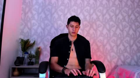 Snapshot of dorian_mystery chatting on December 2024 11:19:02 AM dorian_mystery online show from December 2024 11:19:02 AM