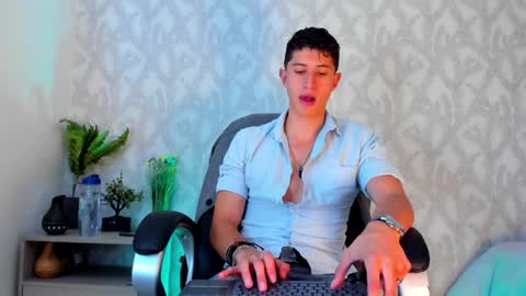 Snapshot of dorian_mystery chatting on January 2025 04:47:01 AM dorian_mystery online show from January 2025 04:47:01 AM