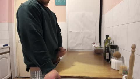 Snapshot of doriancretu95 chatting on February 2025 04:03:02 PM menu below online show from February 2025 04:03:02 PM