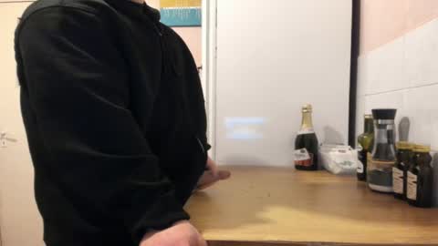 Snapshot of doriancretu95 chatting on April 2026 09:15:01 PM menu below online show from April 2026 09:15:01 PM