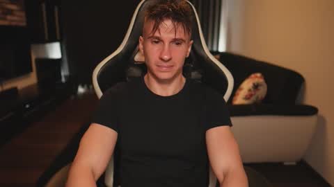 Dorian Reyes online show from November 2025 01:00:01 AM