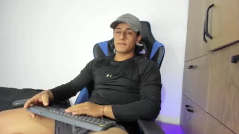 dorman_boy online show from November 2025 03:56:01 AM