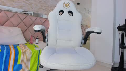  DOROTHY online show from January 2025 08:43:02 AM