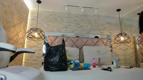  DOROTHY online show from January 2025 02:44:02 AM