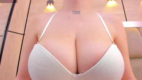 Snapshot of dorothy_vegga chatting on January 2026 07:01:02 AM DOROTHY online show from January 2026 07:01:02 AM