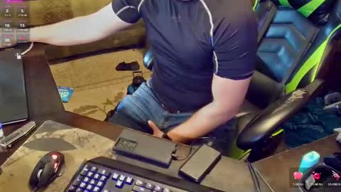 Snapshot of dotyoureyezez chatting on December 2024 12:04:01 AM DotYourEyezez online show from December 2024 12:04:01 AM