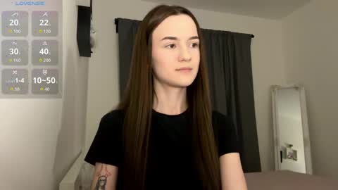 Snapshot of double_sun chatting on April 2026 09:48:01 PM Alice and Mark online show from April 2026 09:48:01 PM