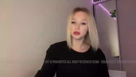 Snapshot of doublesees chatting on December 2024 02:49:02 AM MOLLYYYY dont forget to give me a thumb up online show from December 2024 02:49:02 AM