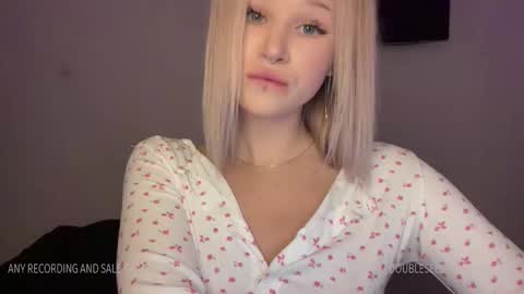 Snapshot of doublesees chatting on January 2025 07:04:01 PM MOLLYYYY dont forget to give me a thumb up online show from January 2025 07:04:01 PM