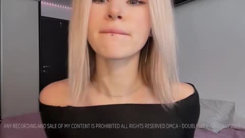 Snapshot of doublesees chatting on January 2025 05:56:01 AM MOLLYYYY dont forget to give me a thumb up online show from January 2025 05:56:01 AM