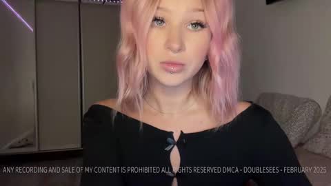 Snapshot of doublesees chatting on February 2025 01:14:01 PM MOLLYYYY dont forget to give me a thumb up online show from February 2025 01:14:01 PM