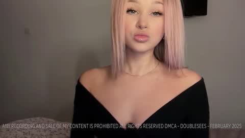 Snapshot of doublesees chatting on March 2025 02:10:02 PM MOLLYYYY dont forget to give me a thumb up online show from March 2025 02:10:02 PM