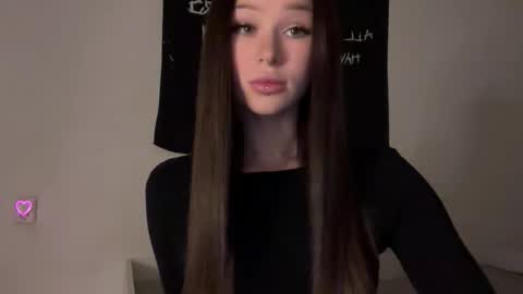 Snapshot of doublesees chatting on October 2025 12:58:01 PM MOLLYYYY dont forget to give me a thumb up online show from October 2025 12:58:01 PM