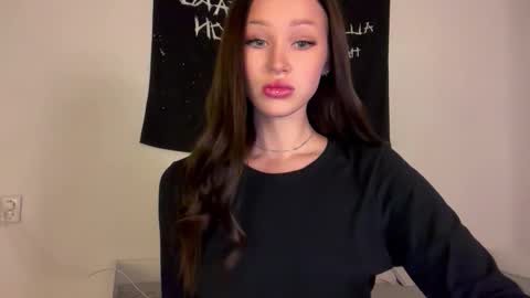 Snapshot of doublesees chatting on October 2025 01:03:02 PM MOLLYYYY dont forget to give me a thumb up online show from October 2025 01:03:02 PM