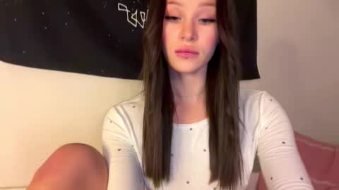 Snapshot of doublesees chatting on October 2025 06:21:01 PM MOLLYYYY dont forget to give me a thumb up online show from October 2025 06:21:01 PM