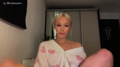 MOLLYYYY dont forget to give me a thumb up online show from May 2026 01:18:02 PM