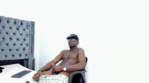 DOUGLAS online show from October 2025 05:00:01 PM