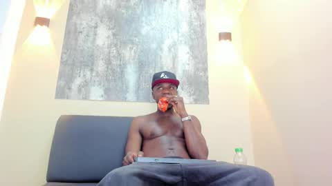 DOUGLAS online show from December 2025 02:17:01 AM