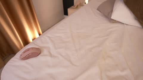 Snapshot of dovia chatting on January 2025 02:32:01 PM . . online show from January 2025 02:32:01 PM