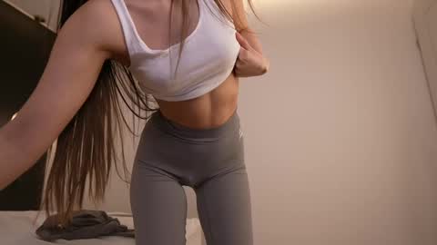 Snapshot of dovia chatting on February 2025 07:58:02 AM . . online show from February 2025 07:58:02 AM