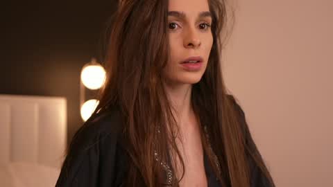 Snapshot of dovia chatting on March 2025 01:04:01 PM . . online show from March 2025 01:04:01 PM