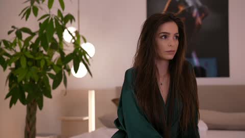 Snapshot of dovia chatting on September 2025 06:18:01 AM . . online show from September 2025 06:18:01 AM