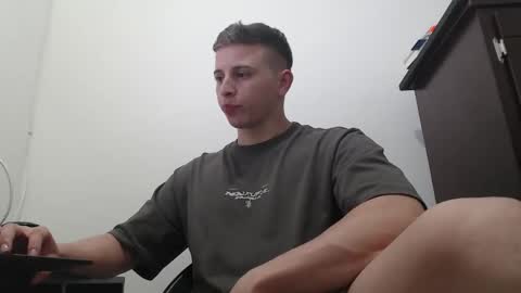 draco_boy2000 online show from October 2025 09:21:01 PM