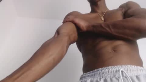 Snapshot of drake_brown_23 chatting on November 2025 09:17:01 PM Drake 23 online show from November 2025 09:17:01 PM