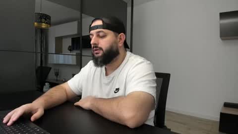 Snapshot of dravenpeak chatting on November 2025 05:10:02 AM DravenPeak online show from November 2025 05:10:02 AM