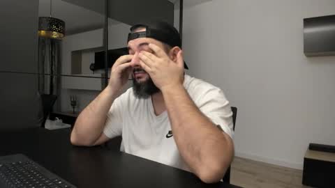 Snapshot of dravenpeak chatting on November 2025 04:34:01 AM DravenPeak online show from November 2025 04:34:01 AM