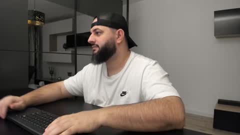 Snapshot of dravenpeak chatting on November 2025 09:03:01 PM DravenPeak online show from November 2025 09:03:01 PM