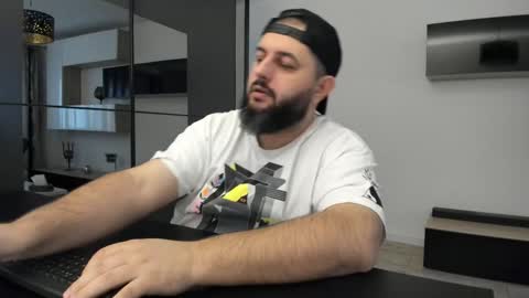 Snapshot of dravenpeak chatting on November 2025 08:38:01 AM DravenPeak online show from November 2025 08:38:01 AM