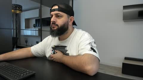 Snapshot of dravenpeak chatting on November 2025 10:51:02 AM DravenPeak online show from November 2025 10:51:02 AM