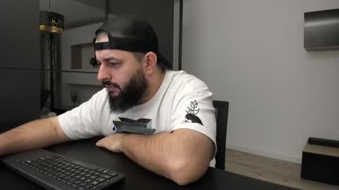 Snapshot of dravenpeak chatting on November 2025 02:25:01 AM DravenPeak online show from November 2025 02:25:01 AM