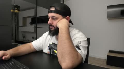 Snapshot of dravenpeak chatting on December 2025 10:15:01 PM DravenPeak online show from December 2025 10:15:01 PM