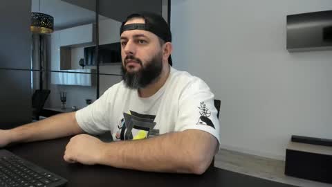 Snapshot of dravenpeak chatting on December 2025 12:21:02 PM DravenPeak online show from December 2025 12:21:02 PM