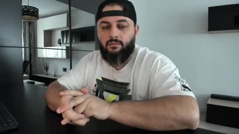 Snapshot of dravenpeak chatting on December 2025 11:41:02 AM DravenPeak online show from December 2025 11:41:02 AM