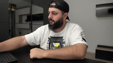 Snapshot of dravenpeak chatting on December 2025 11:47:02 PM DravenPeak online show from December 2025 11:47:02 PM