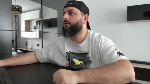 Snapshot of dravenpeak chatting on December 2025 11:52:02 AM DravenPeak online show from December 2025 11:52:02 AM