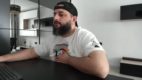 Snapshot of dravenpeak chatting on December 2025 10:02:01 AM DravenPeak online show from December 2025 10:02:01 AM