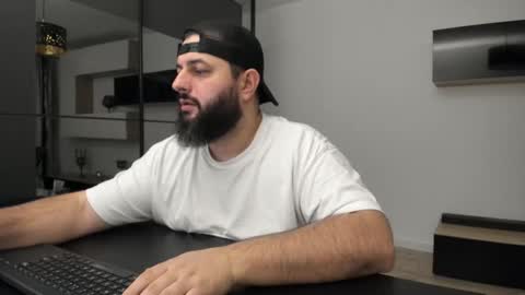 Snapshot of dravenpeak chatting on December 2025 04:56:01 PM DravenPeak online show from December 2025 04:56:01 PM